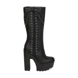 USED Wild Diva Side Lace Up Booties Boots Heels 7